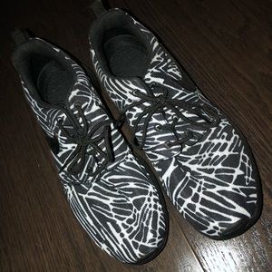 Nike Zebra Roshe Run Sneakers